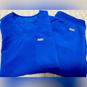 FIGS XS Catarina-One Pocket Scrub Top; Small Zamora Jogger Pants.